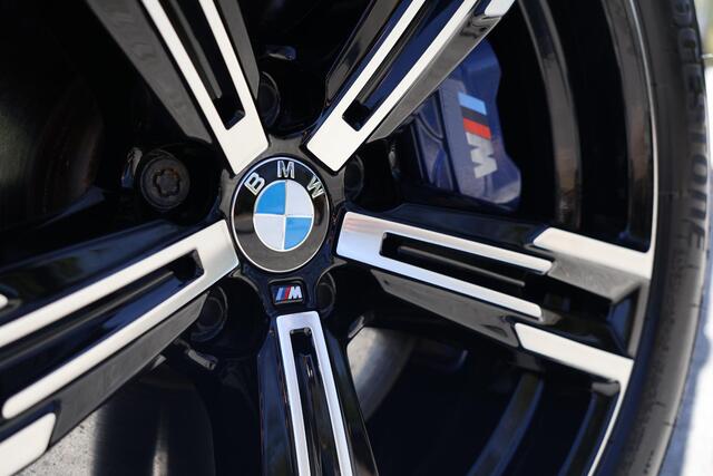 BMW 3-SERIE 330e High Executive M-Sportpakket, Glasdak elektr, Head-Up, Laserlicht, elektr stoel + memory, Adaptive onderstel, Stoelverwarming, Achteruitrijcamera, DAB-Tuner, etc.