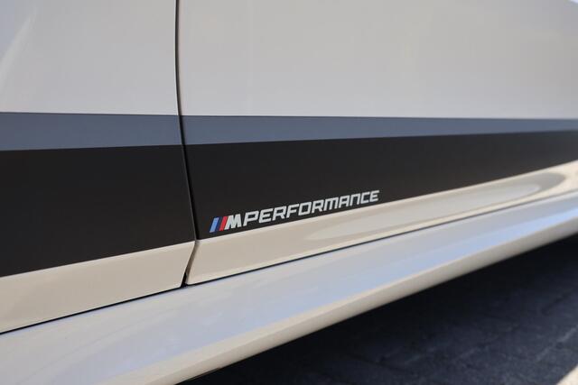BMW 3-SERIE 330e High Executive M-Sportpakket, Glasdak elektr, Head-Up, Laserlicht, elektr stoel + memory, Adaptive onderstel, Stoelverwarming, Achteruitrijcamera, DAB-Tuner, etc.