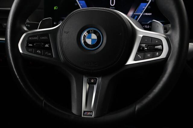 BMW 3-SERIE Touring 320e M Sport | Head-Up | Stoel & stuurverwarming | Adaptive cruise | Sportstoelen | Adaptief LED | Sfeerverlichting | Camera | Carplay | Leder/Alcantara