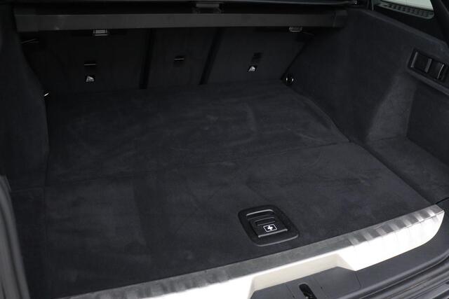 BMW 3-SERIE Touring 320e M Sport | Head-Up | Stoel & stuurverwarming | Adaptive cruise | Sportstoelen | Adaptief LED | Sfeerverlichting | Camera | Carplay | Leder/Alcantara