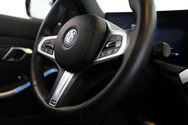 BMW 3-SERIE Touring 330e | M-Sport | Elektr. Trekhaak | Schuif- opendak