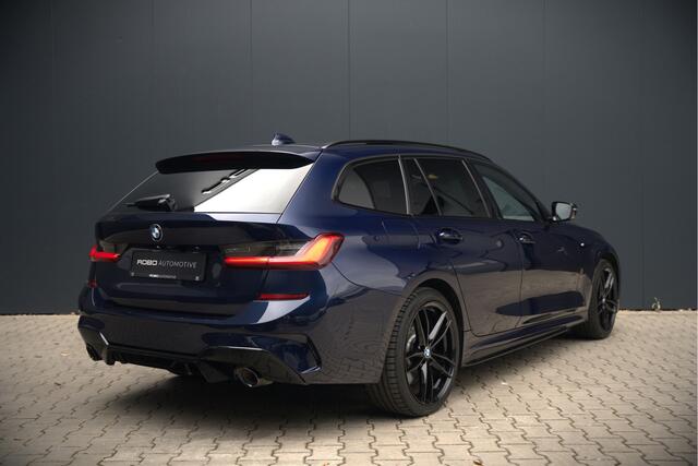 BMW 3-SERIE Touring 330e xDrive High Executive M-Sport | M Performance | Panoramadak | Harman Kardon | 360° Camera | Assisted Driving | Head Up Display | Stoelverwarming | Apple Carplay | Navigatie | Adaptive Cruise Control | Ambiance Verlichting