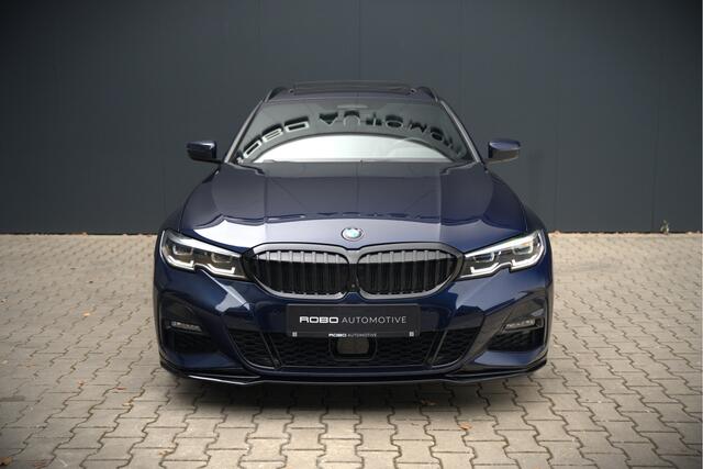 BMW 3-SERIE Touring 330e xDrive High Executive M-Sport | M Performance | Panoramadak | Harman Kardon | 360° Camera | Assisted Driving | Head Up Display | Stoelverwarming | Apple Carplay | Navigatie | Adaptive Cruise Control | Ambiance Verlichting
