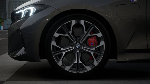 BMW 3-SERIE 330e High Executive M Sport Automaat / Schuif-kanteldak / Trekhaak / Sportstoelen / Adaptieve LED / Active Cruise Control / Parking Assistant Plus / Comfort Access