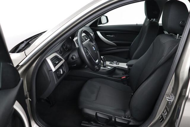 BMW 3-SERIE 318i Centennial Executive | Automaat | LED | Cruisecontrol | Navigatie |