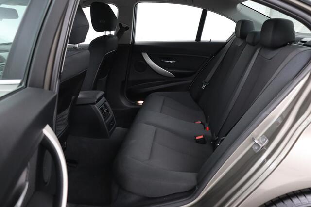 BMW 3-SERIE 318i Centennial Executive | Automaat | LED | Cruisecontrol | Navigatie |