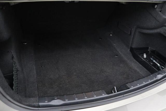 BMW 3-SERIE 318i Centennial Executive | Automaat | LED | Cruisecontrol | Navigatie |