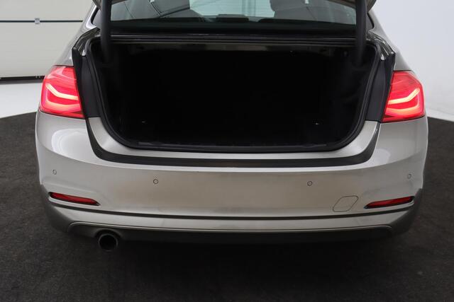 BMW 3-SERIE 318i Centennial Executive | Automaat | LED | Cruisecontrol | Navigatie |