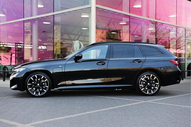 BMW 3-SERIE Touring 330e High Executive M Sport Automaat / Panoramadak / Trekhaak / Sportstoelen / Adaptieve LED / Parking Assistant Plus / Comfort Access