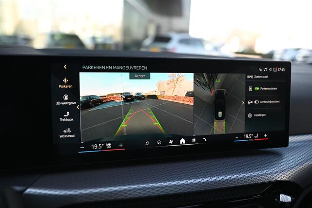 BMW 3-SERIE Touring 330e High Executive M Sport Automaat / Panoramadak / Trekhaak / Sportstoelen / Adaptieve LED / Parking Assistant Plus / Comfort Access