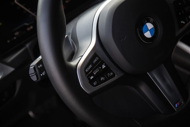 BMW 3-SERIE Touring 330i M-Sport M-sportpakket, Adap. cruise, Voorstoelen verwarmd