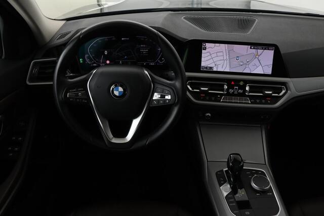 BMW 3-SERIE 330e High Executive | Leder | Stoelverwarming | Carplay | Full LED | Navigatie | Climate control | Parkeerhulp | Cruise control