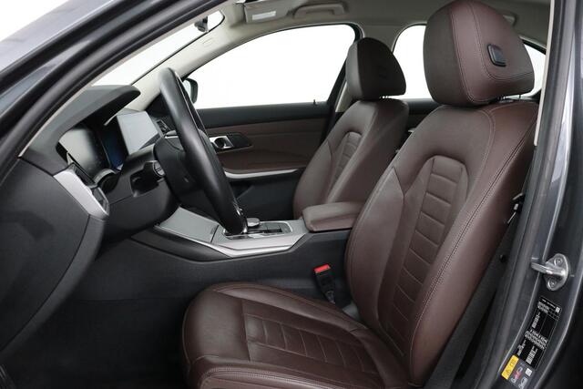 BMW 3-SERIE 330e High Executive | Leder | Stoelverwarming | Carplay | Full LED | Navigatie | Climate control | Parkeerhulp | Cruise control
