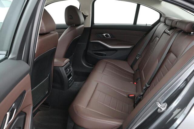 BMW 3-SERIE 330e High Executive | Leder | Stoelverwarming | Carplay | Full LED | Navigatie | Climate control | Parkeerhulp | Cruise control
