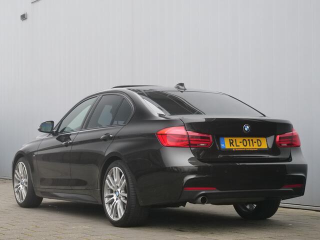 BMW 3-SERIE 318i 136pk High Executive M-Sport Automaat Leder / LED / DAB-radio / Schuifdak / M-pakket
