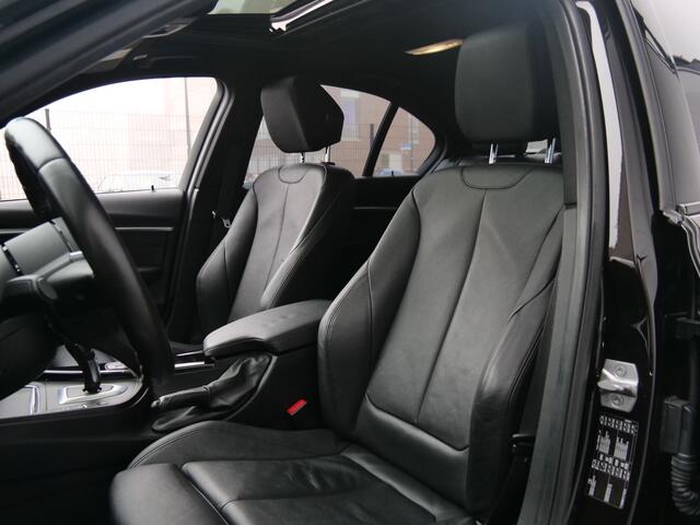 BMW 3-SERIE 318i 136pk High Executive M-Sport Automaat Leder / LED / DAB-radio / Schuifdak / M-pakket