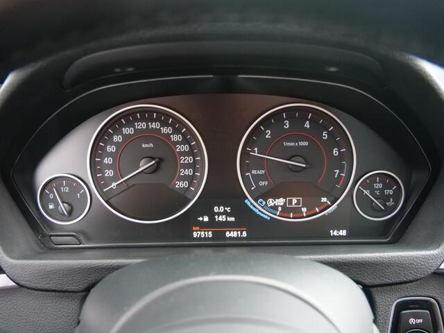 BMW 3-SERIE 318i 136pk High Executive M-Sport Automaat Leder / LED / DAB-radio / Schuifdak / M-pakket