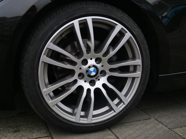 BMW 3-SERIE 318i 136pk High Executive M-Sport Automaat Leder / LED / DAB-radio / Schuifdak / M-pakket