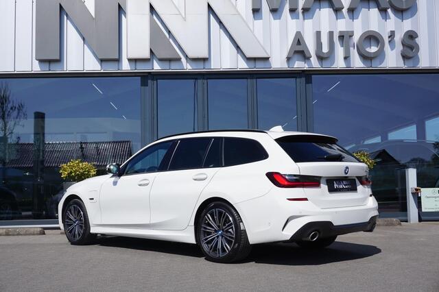 BMW 3-SERIE Touring 330e High Executive
