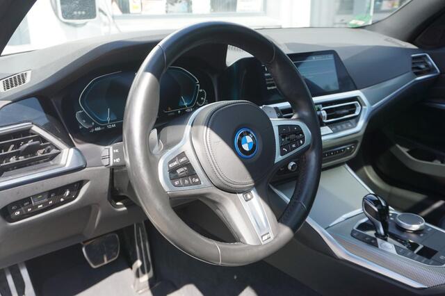 BMW 3-SERIE Touring 330e High Executive