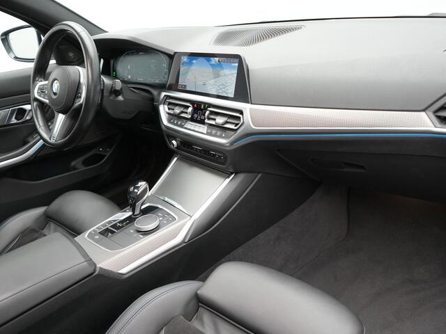 BMW 3-SERIE Touring 330e xDrive M Sport Plug In Hybrid 293pk Dealer O.H PHEV | Panodak | Adaptive Cruise | Laser LED | Head Up | Adaptive Onderstel | 19"L.M | Alcantara Sportstoelen Memory |