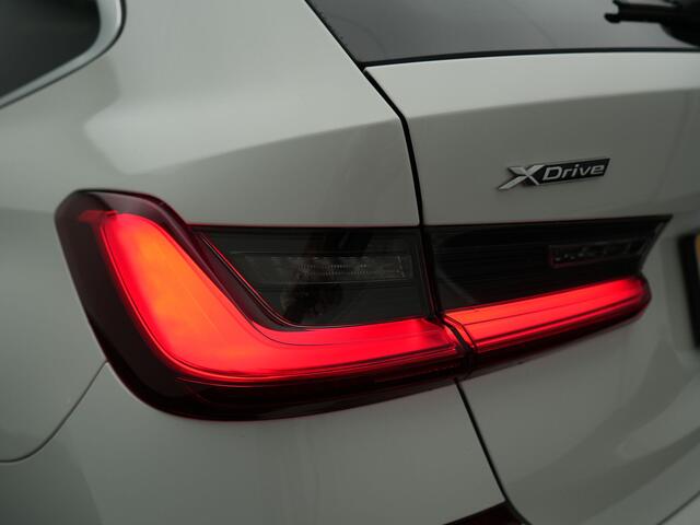 BMW 3-SERIE Touring 330e xDrive M Sport Plug In Hybrid 293pk Dealer O.H PHEV | Panodak | Adaptive Cruise | Laser LED | Head Up | Adaptive Onderstel | 19"L.M | Alcantara Sportstoelen Memory |