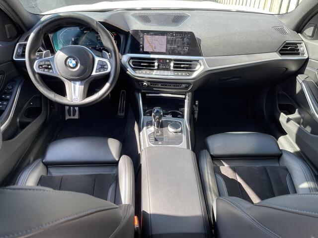 BMW 3-SERIE 330e High Executive 18"/Panoramadak/Laser LED/Stoelverwarming + memory/Head-up/Dodehoek/Adaptieve cruise/Trekhaak/Keyless