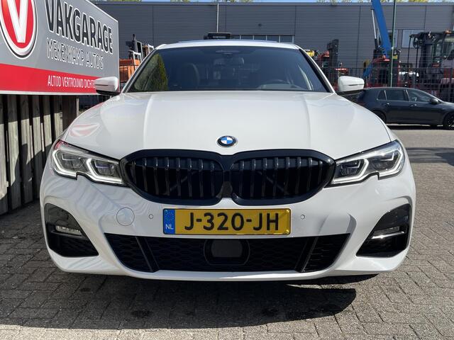 BMW 3-SERIE 330e High Executive 18"/Panoramadak/Laser LED/Stoelverwarming + memory/Head-up/Dodehoek/Adaptieve cruise/Trekhaak/Keyless