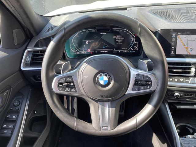 BMW 3-SERIE 330e High Executive 18"/Panoramadak/Laser LED/Stoelverwarming + memory/Head-up/Dodehoek/Adaptieve cruise/Trekhaak/Keyless