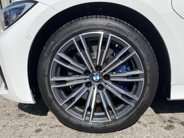 BMW 3-SERIE 330e High Executive 18"/Panoramadak/Laser LED/Stoelverwarming + memory/Head-up/Dodehoek/Adaptieve cruise/Trekhaak/Keyless