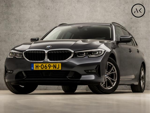 BMW 3-SERIE Touring 320i Sportline Shadow 184Pk Automaat (APPLE CARPLAY, GROOT NAVI, CAMERA, LEDER, ADAPTIVE CRUISE, SFEERVERLICHTING, SPORTSTOELEN, HIFI, TREKHAAK ELEKTRISCH, GETINT GLAS, NIEUWSTAAT)