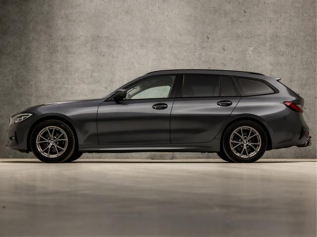 BMW 3-SERIE Touring 320i Sportline Shadow 184Pk Automaat (APPLE CARPLAY, GROOT NAVI, CAMERA, LEDER, ADAPTIVE CRUISE, SFEERVERLICHTING, SPORTSTOELEN, HIFI, TREKHAAK ELEKTRISCH, GETINT GLAS, NIEUWSTAAT)
