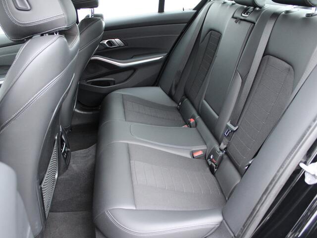 BMW 3-SERIE 320i Executive Edition NL AUTO | STOELVERW | CARPLAY |