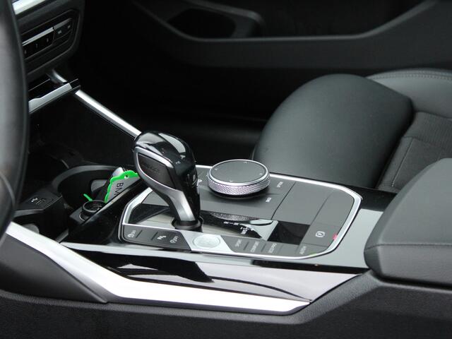 BMW 3-SERIE 320i Executive Edition NL AUTO | STOELVERW | CARPLAY |
