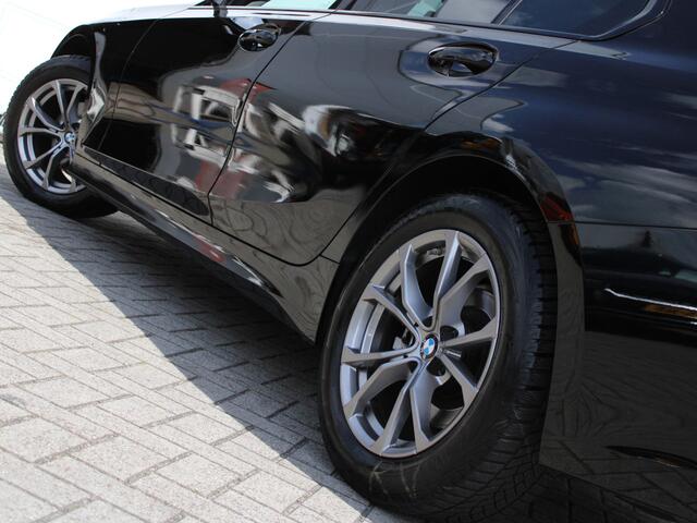 BMW 3-SERIE 320i Executive Edition NL AUTO | STOELVERW | CARPLAY |