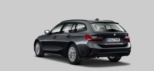 BMW 3-SERIE Touring 330e High Executive Head Up - Elektrisch verwarmde voorstoelen - Comfort Access - PDC voor/achter - Cruise Control - Active Guard plus - HiFi - Automatisch dimmende binnen/buitenspiegel -