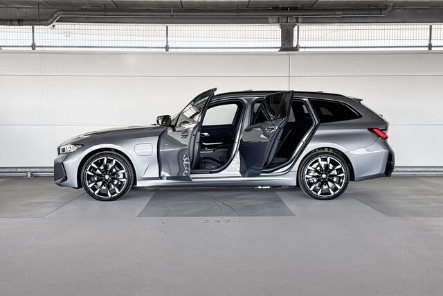 BMW 3-SERIE Touring 330e | Trekhaak met elektrisch wegklapbare kogel | Glazen panoramadak