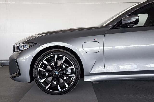 BMW 3-SERIE Touring 330e | Trekhaak met elektrisch wegklapbare kogel | Glazen panoramadak