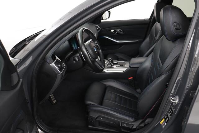 BMW 3-SERIE 320e M Sport | Schuifdak | Laserlight | Leder | Stoelverwarming | Carplay | Sfeerverlichting | Camera | Live Cockpit | Sportstoelen | Navigatie | Park Assist | Dodehoek detectie