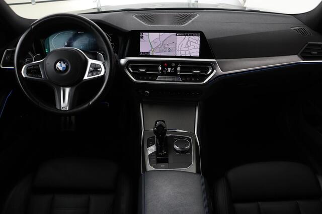 BMW 3-SERIE 320e M Sport | Schuifdak | Laserlight | Leder | Stoelverwarming | Carplay | Sfeerverlichting | Camera | Live Cockpit | Sportstoelen | Navigatie | Park Assist | Dodehoek detectie