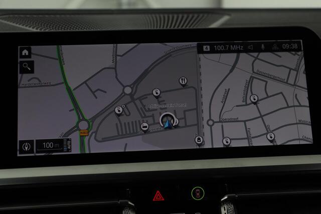 BMW 3-SERIE 320e M Sport | Schuifdak | Laserlight | Leder | Stoelverwarming | Carplay | Sfeerverlichting | Camera | Live Cockpit | Sportstoelen | Navigatie | Park Assist | Dodehoek detectie