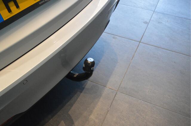 BMW 3-SERIE Touring 318i M Sport navi leer cruise trekhaak 18 inch !!