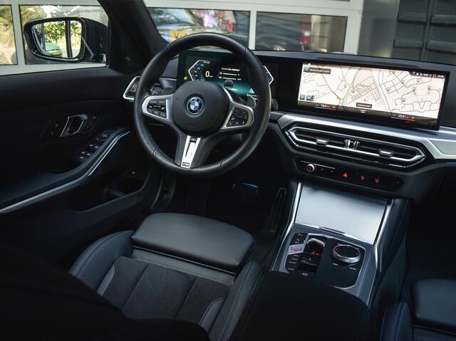 BMW 3-SERIE 330e xDrive | M-SPORT | COMFORT ACCESS | SHADOW-LINE | TREKHAAK | MEMORY SEATS | AMBIANCE INTERIEUR | DAB+ | HARMAN KARDON |