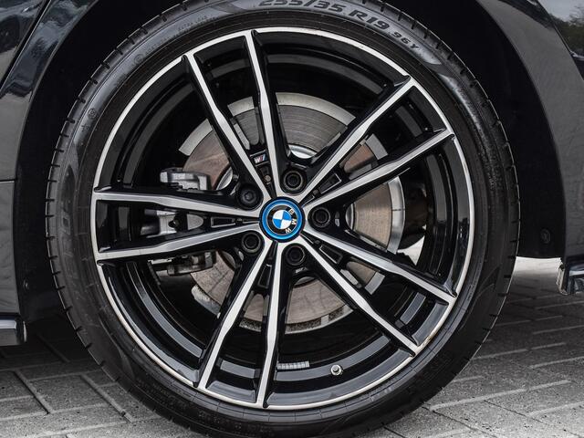BMW 3-SERIE 330e xDrive | M-SPORT | COMFORT ACCESS | SHADOW-LINE | TREKHAAK | MEMORY SEATS | AMBIANCE INTERIEUR | DAB+ | HARMAN KARDON |
