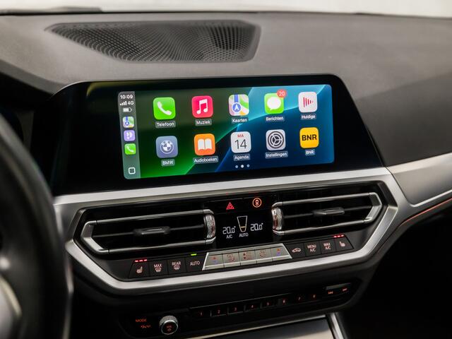 BMW 3-SERIE Touring 318i M Sport Automaat (PANORAMADAK, DEALER ONDERHOUDEN, M PAKKET, APPLE CARPLAY, LASER KOPLAMPEN, LEDEREN SPORTSTOELEN, CAMERA, STOELVERWARMING, GETINT GLAS, ELEK ACHTERKLEP, NIEUWE APK, NIEUWSTAAT)