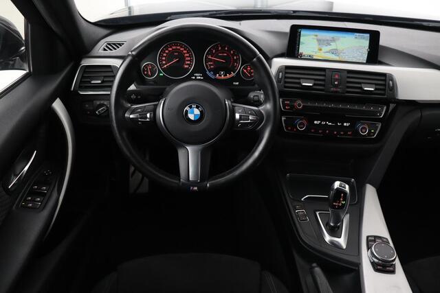 BMW 3-SERIE 318i M Sport | Full LED | Sportstoelen | Alcantara | Climate control | Navigatie | Parkeerhulp | Cruise control | Bluetooth | Getint glas
