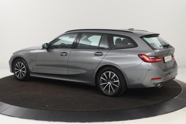 BMW 3-SERIE 320e Business | Stoelverwarming | Adaptive cruise | Trekhaak | Harman/Kardon | Carplay | Camera | Half leder | Sportstoelen