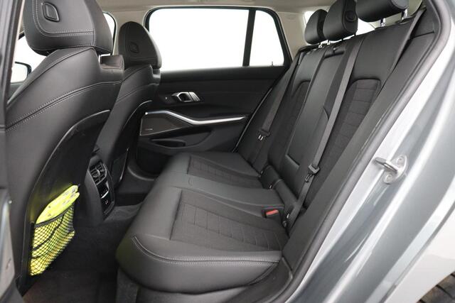 BMW 3-SERIE 320e Business | Stoelverwarming | Adaptive cruise | Trekhaak | Harman/Kardon | Carplay | Camera | Half leder | Sportstoelen