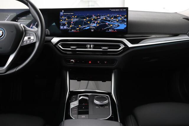 BMW 3-SERIE 320e Business | Stoelverwarming | Adaptive cruise | Trekhaak | Harman/Kardon | Carplay | Camera | Half leder | Sportstoelen