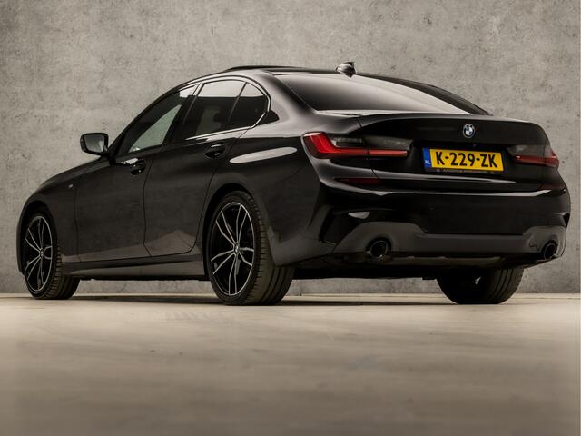 BMW 3-SERIE 320i High Executive M Sport 184Pk Automaat (SCHUIFDAK, M PAKKET, APPLE CARPLAY, LEDER/ALCANTARA, STOELVERWARMING, SPORTSTOELEN, CAMERA, SFEERVERLICHTING, ADAPTIVE CRUISE, NIEUWSTAAT)